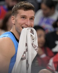 美记：若詹姆斯申请交易 快船可打包博格丹&amp;鲍威尔&amp;琼斯做筹码