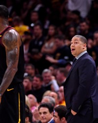 詹姆斯：好教练有出色的ATO战术 但把球给最好的球员也是一种智慧