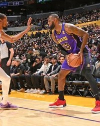 乐鱼体育官网-詹眉合砍23分！湖人攻防皆被爆 大换血在所难免？